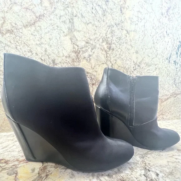 Charles by Charles David Wedge Booties, Black, Size 9 - Picture 6 of 11